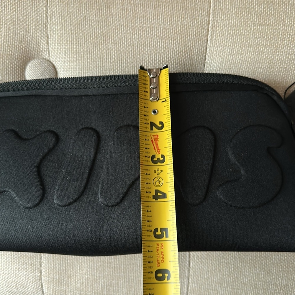 SKIMS Black Neoprene Pouch - Picture 7 of 8